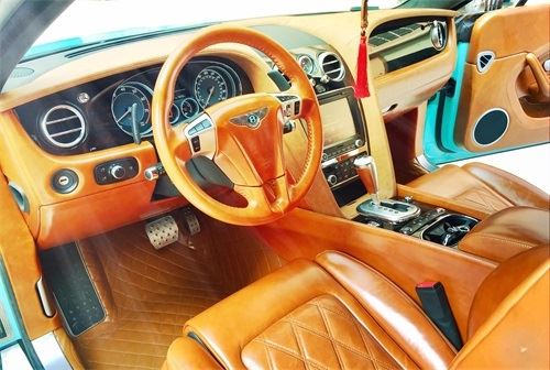 Come viene effettuato il cambio colore degli interni delle auto di alta gamma?