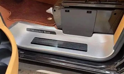 Quale materiale è adatto per il pedale di benvenuto dell'auto?