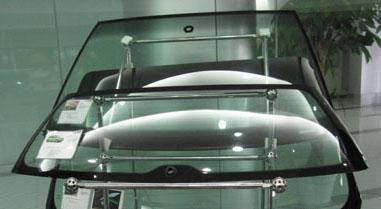 Come mantenere i vetri dell'automobile