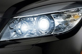 Dove devo controllare quando le luci dell'auto non sono accese?