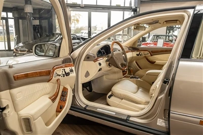Qual è la differenza tra Mercedes W220 e W221?